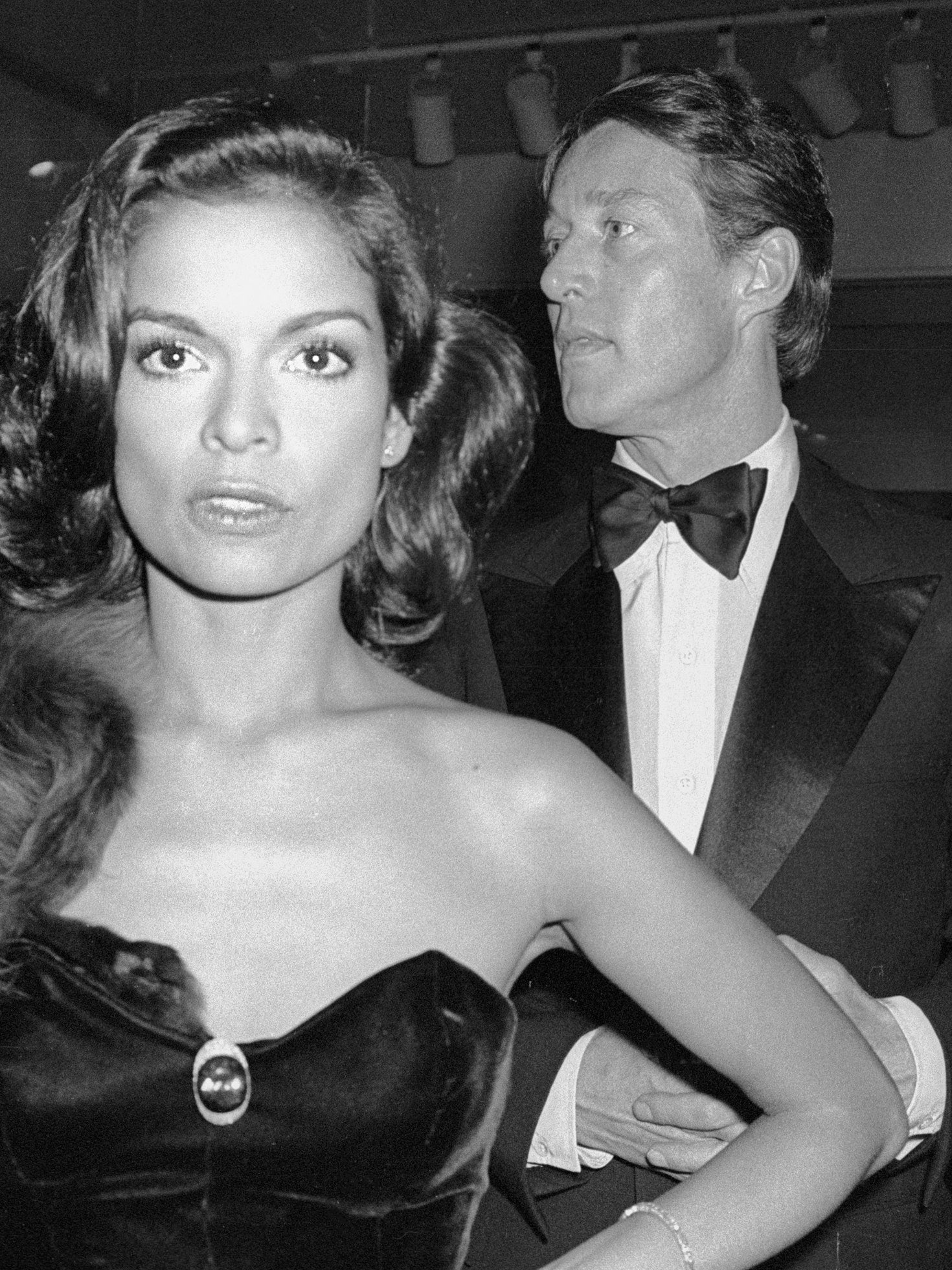 https://sovain-official.com/cdn/shop/articles/Halston-vogue-credit-Getty-Images-11_2048x.jpg?v=1640096746 https://sovain-official.com/cdn/shop/articles/Halston-vogue-credit-Getty-Images-11_2048x.jpg?v=1640096746